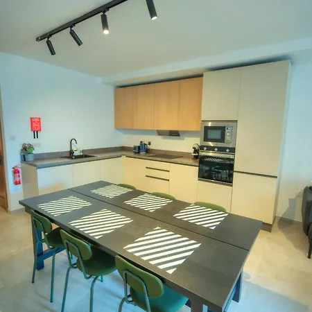 Chic, Bright And Modern 3 Bedrooms Kbas1-1 *