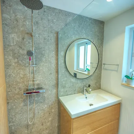 Chic, Bright And Modern 3 Bedrooms Kbas1-1 Apartment *