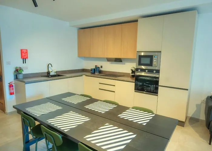 Chic, Bright And Modern 3 Bedrooms Kbas1-1 *